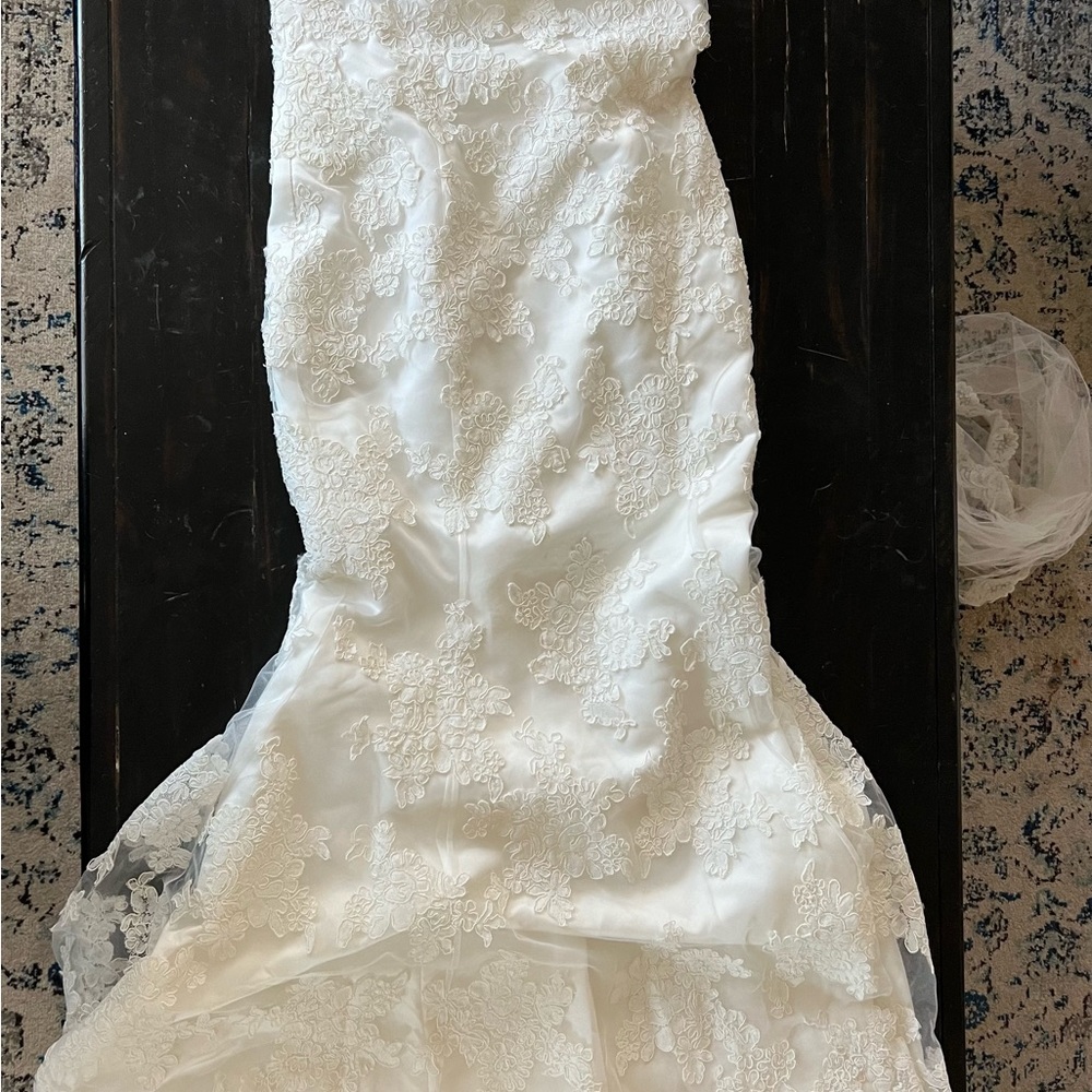 Wedding dress mermaid halter ivory Demetrios preowned
